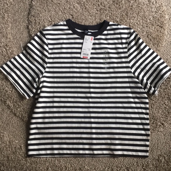 Uniqlo | Tops | Tshirt Black And White 